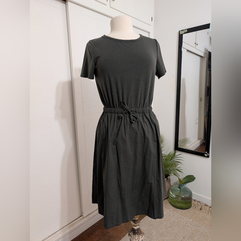 Everyday Short-Sleeve Midi Dress with Drawstring Waist — Black